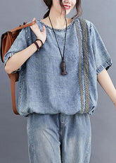 Lässiges blaues T-Shirt mit Rundhalsausschnitt und Patchwork-Muster